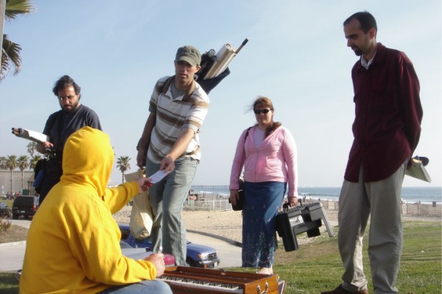 Michael handing Krishna worshipper a Gospel tract