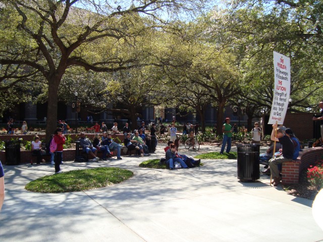 A small crowd at the University of Tallahasee.