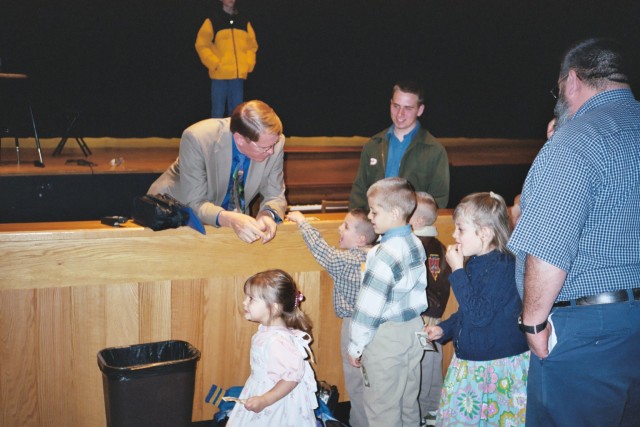 Kiddies gathering to see Bro. Hovind